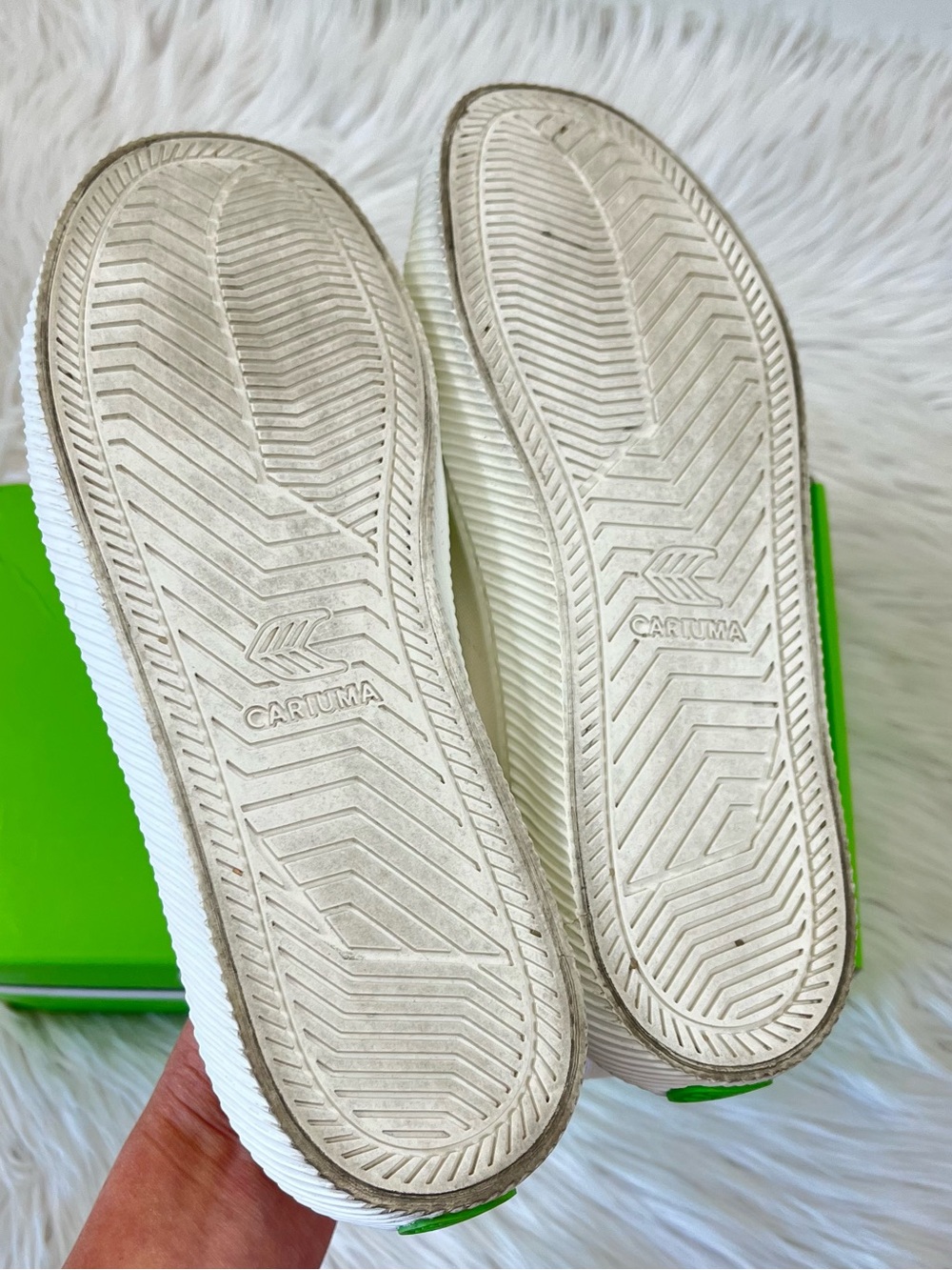 Cariuma white low canvas sneakers, tennis shoes, organic cotton, size 7.5 - Picture 7 of 10